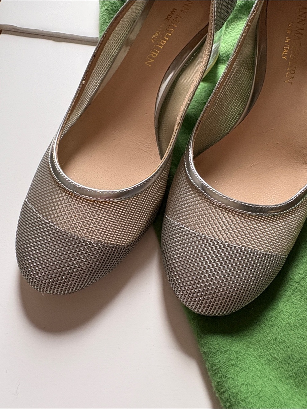 Gorgeous Ann Mashburn Acrylic heel pumps - Picture 8 of 14